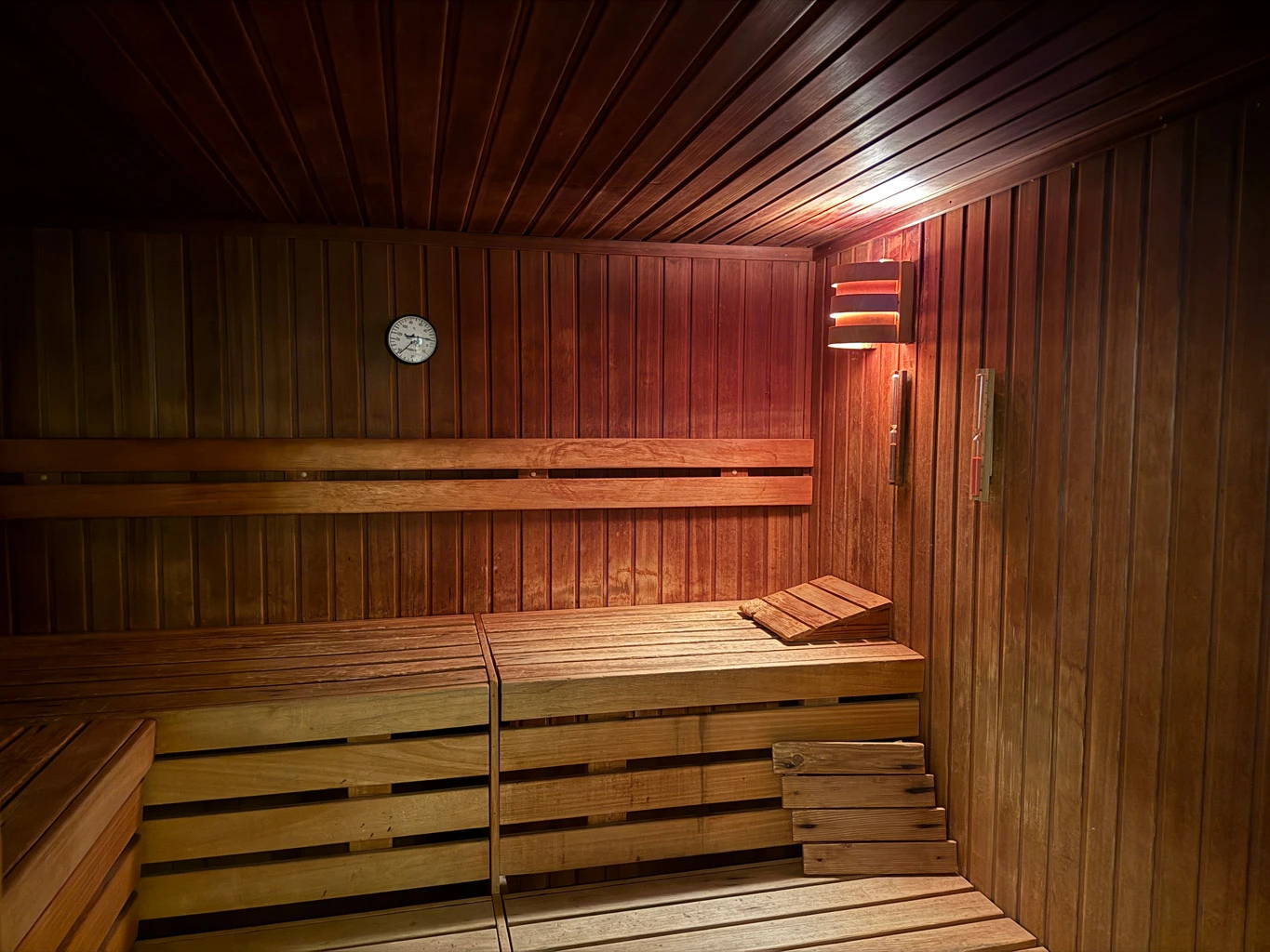 Perfekt zur Erholung: Unsere Sauna im fit inn Engelskirchen Innenaufnahme der Sauna vom fit inn Engelskirchen